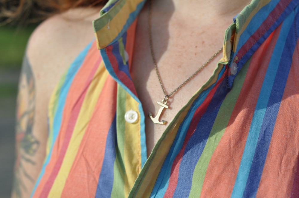 Outfit-Detail-Delicate-Anchor-Necklace